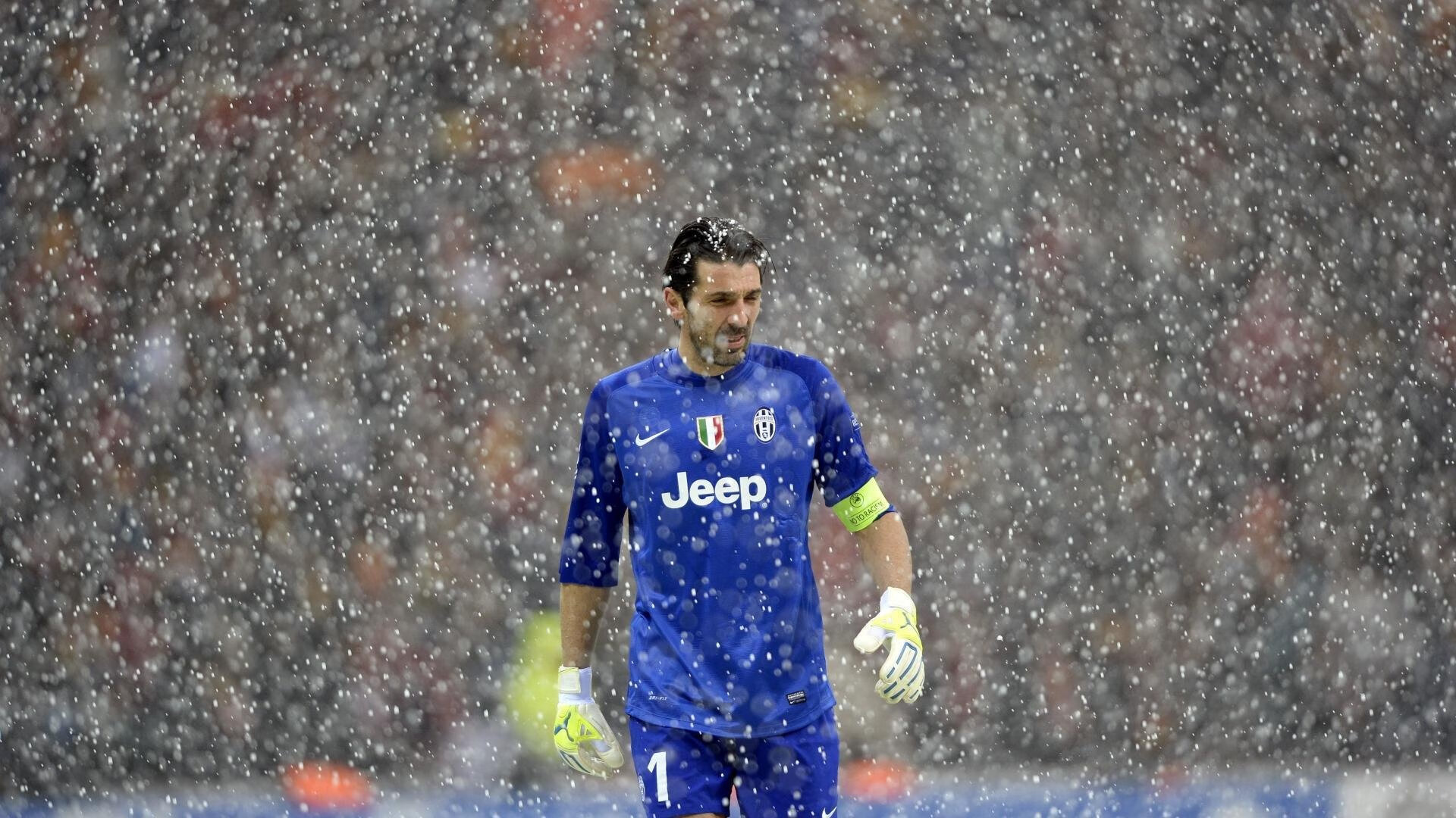 ky体育官网-巴黎圣日耳曼前锋刷爆纪录，攻势如破竹令对手绝望，巴黎圣日耳曼队史最强阵容